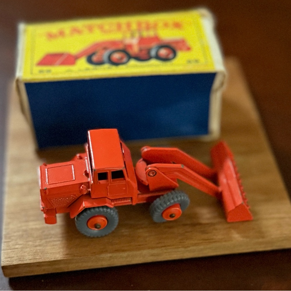 MATCHBOX  K-3 Hatra Orange Tractor w / Box